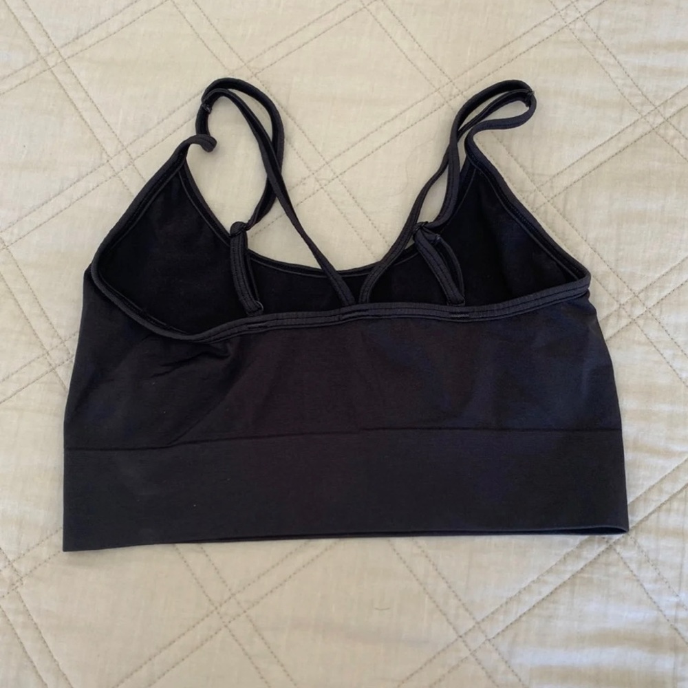 Good American sports bra. Size 3. Never worn